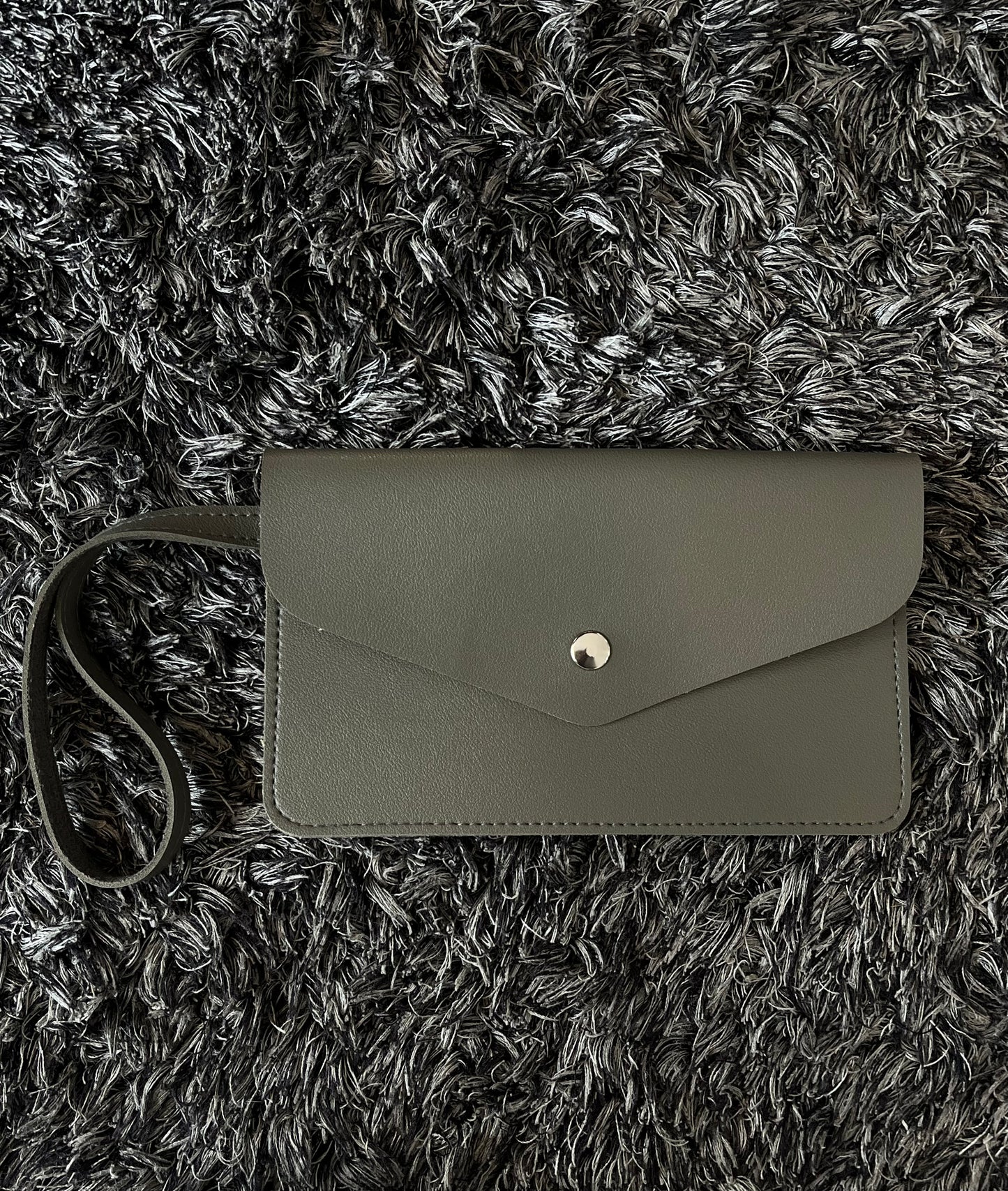 Judy Flat Wristlet