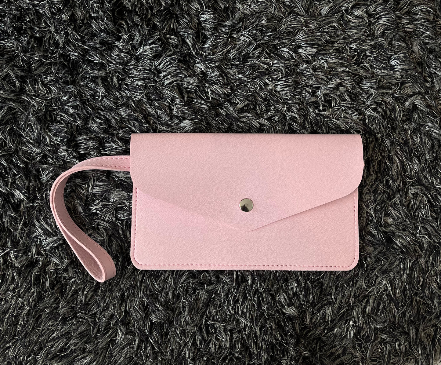 Judy Flat Wristlet