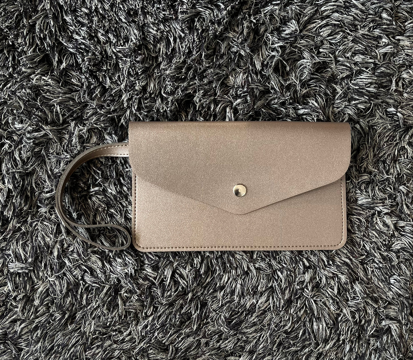 Judy Flat Wristlet