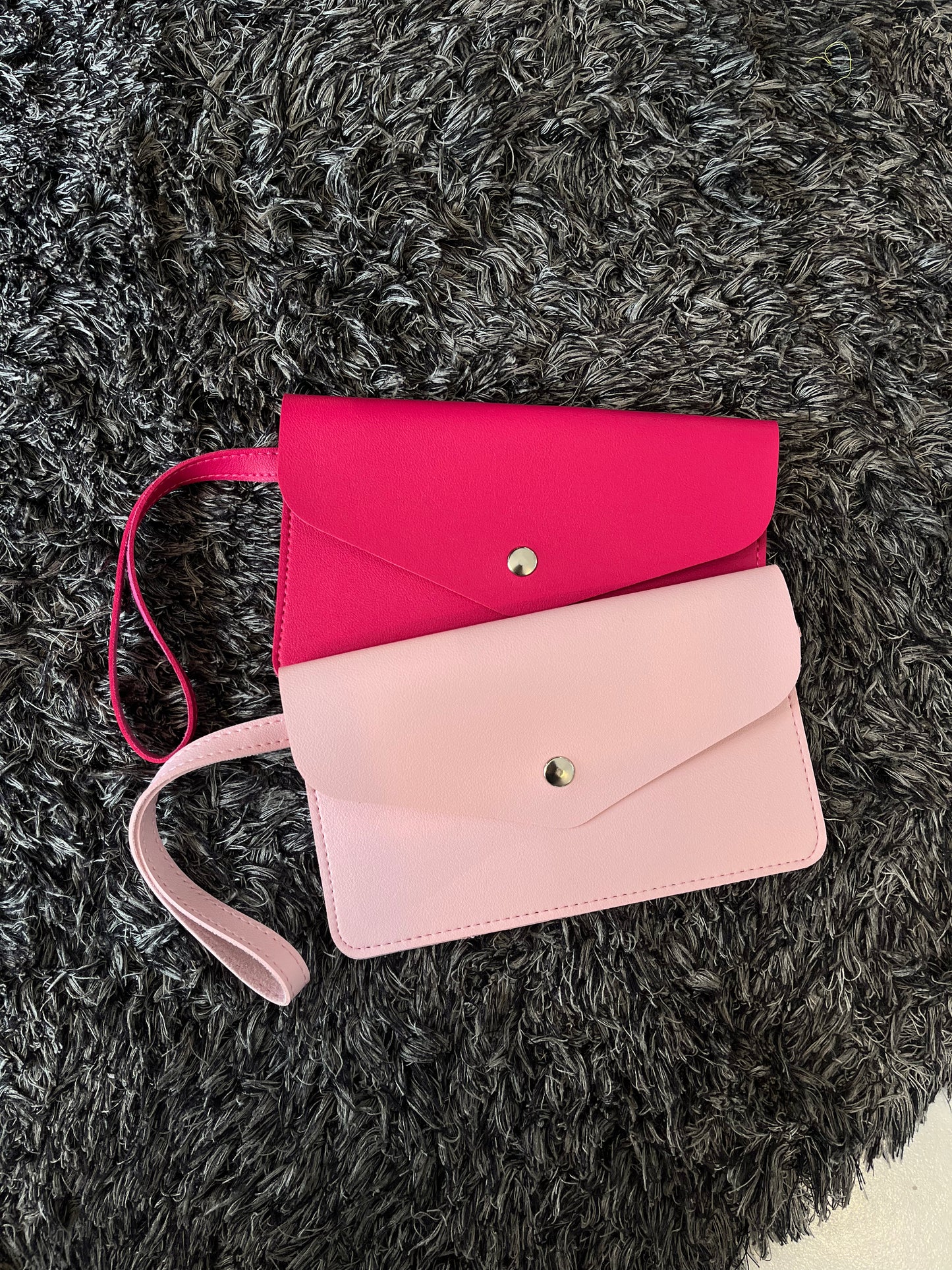 Judy Flat Wristlet