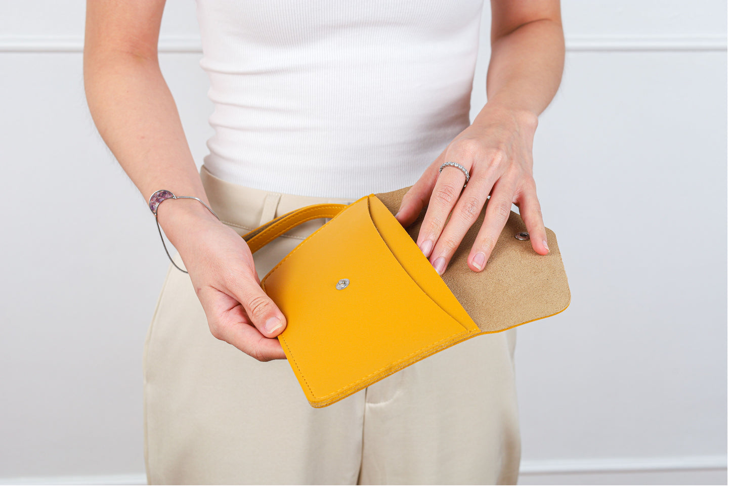 Judy Flat Wristlet