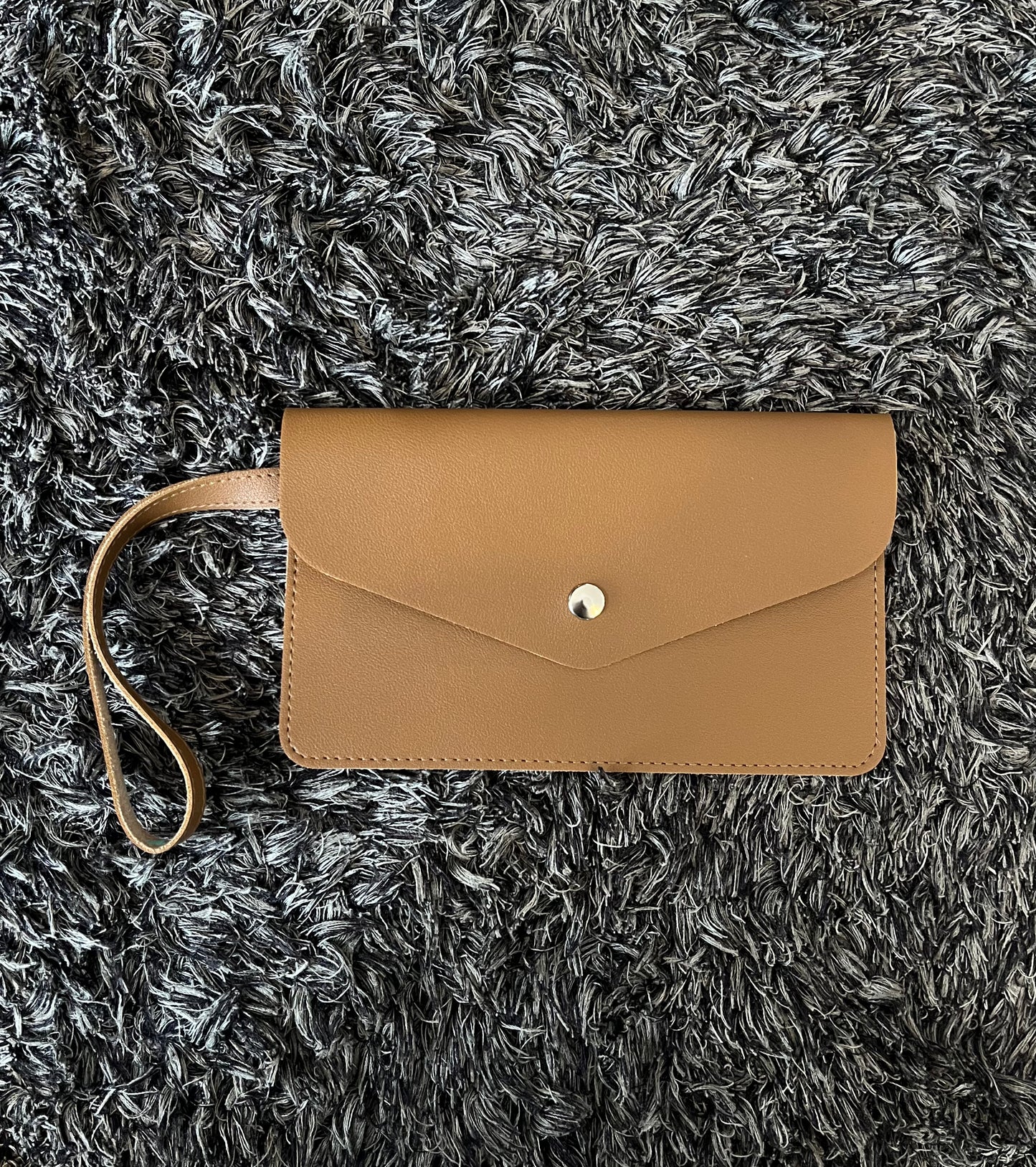 Judy Flat Wristlet